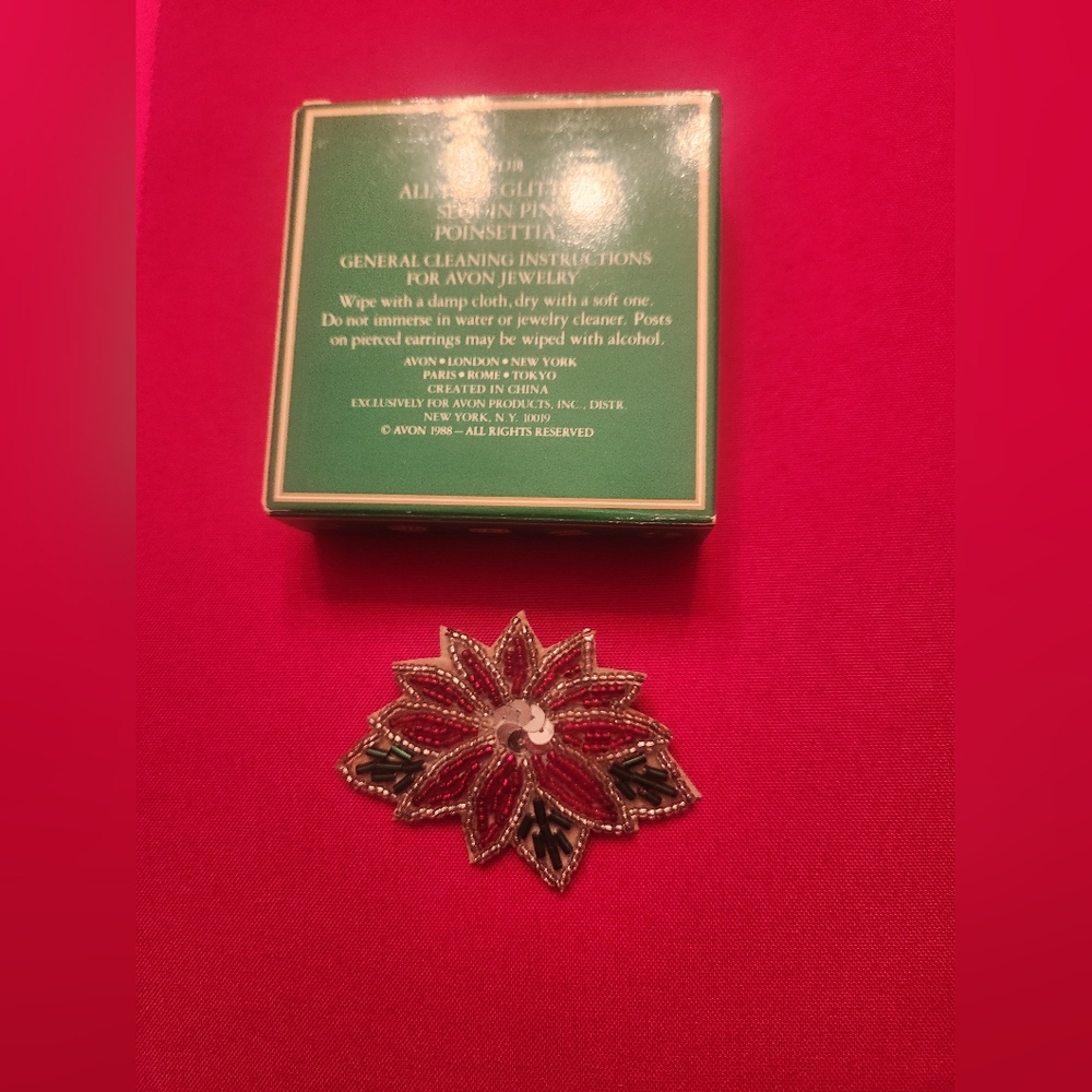 Vintage 1988 Avon Festive Poinsettia Brooch in Red and Green